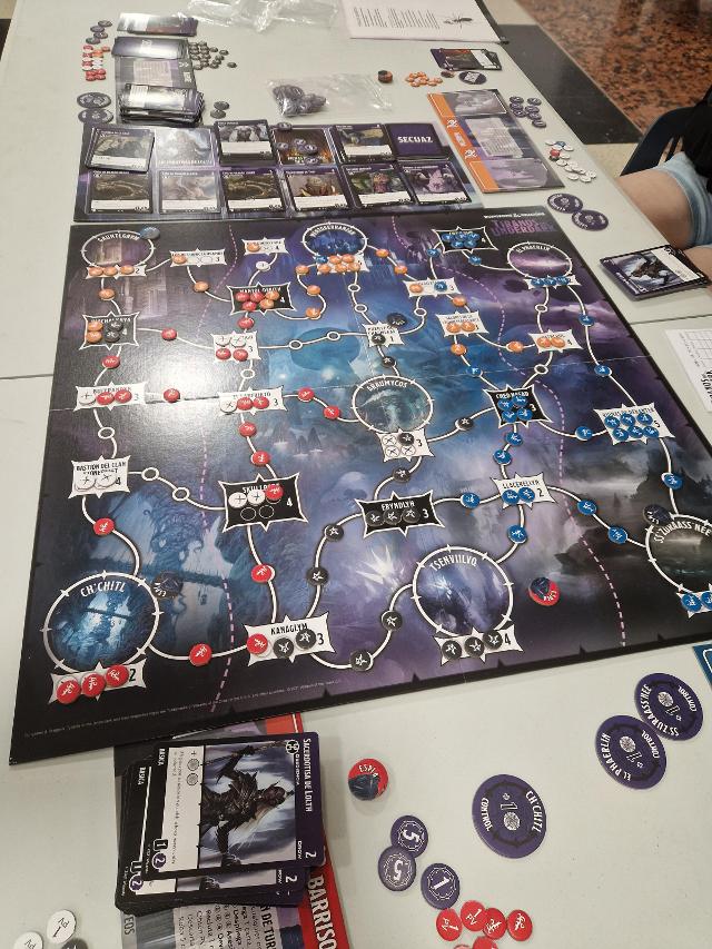 Tyrants of the Underdark на масата, снимка: Pere