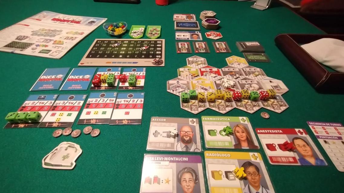Dice Hospital pöydällä, kuva: Merche