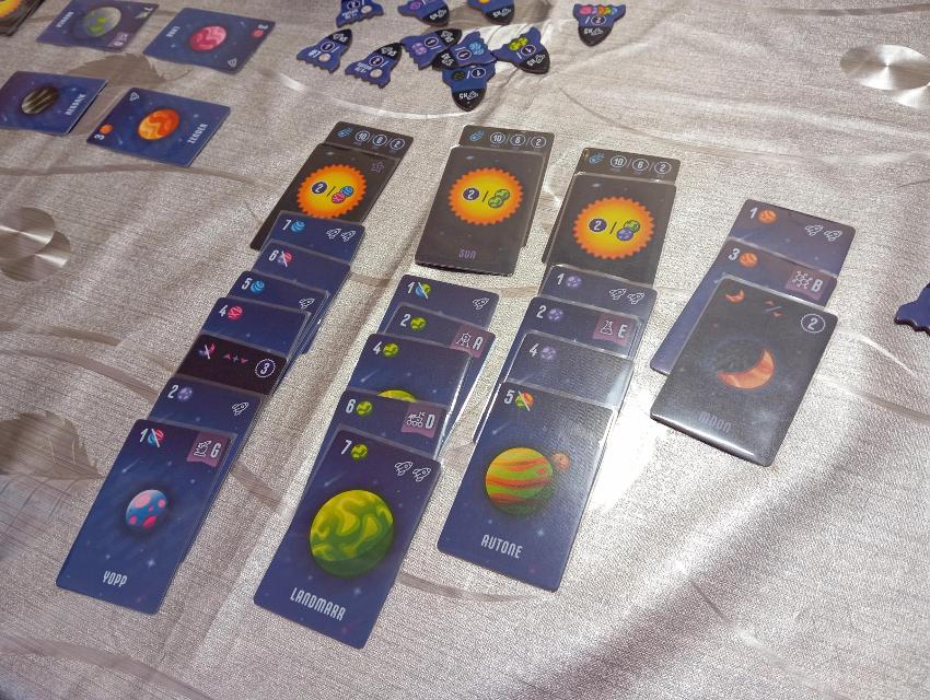 桌上的Point Galaxy,照片来自 Estepo Estepoes