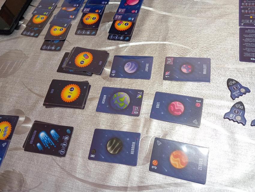 桌上的Point Galaxy,照片来自 Estepo Estepoes