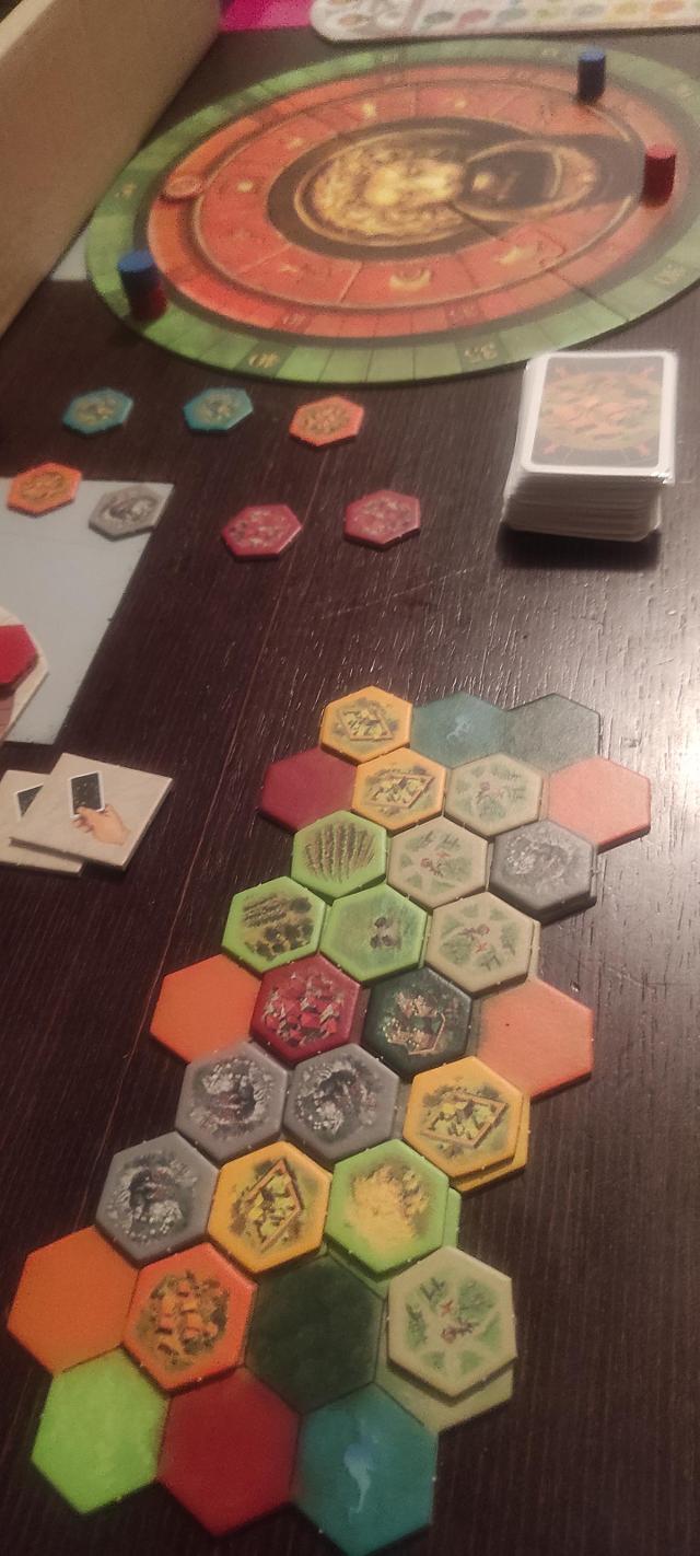 The Castles of Tuscany on the table, photo by Pauliss