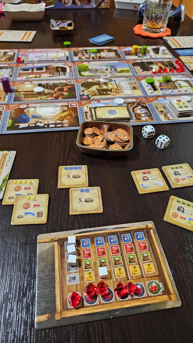 Istanbul: Big Box on the table, photo by Gent Canaj