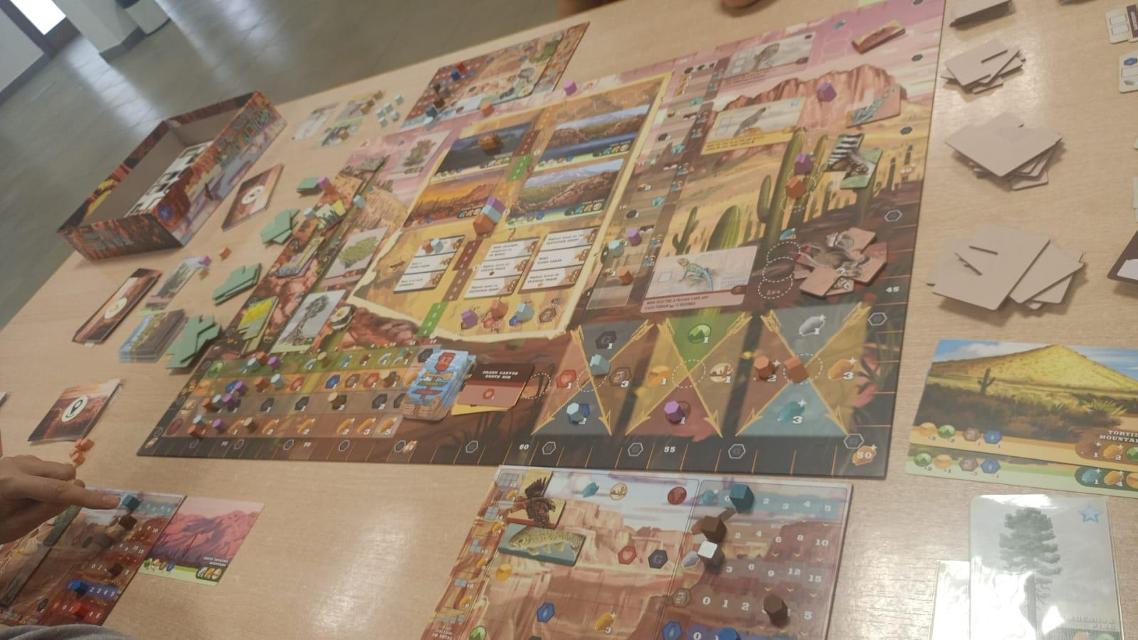 Trailblazer: The Arizona Trail on the table, photo by Estepo Estepoes