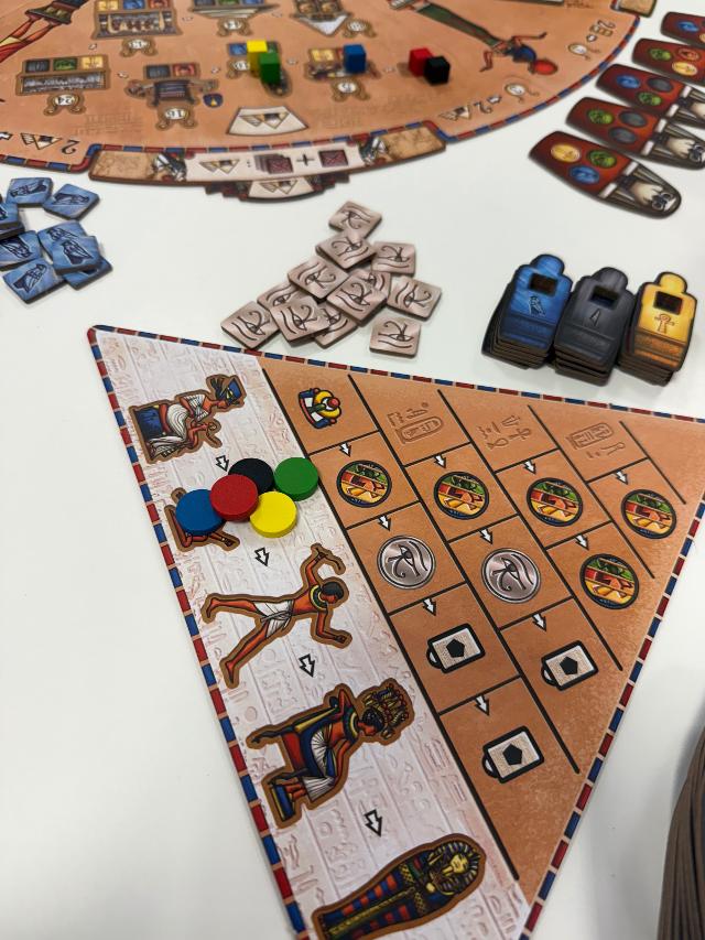 Pharaon på bordet, foto af JOHNNY