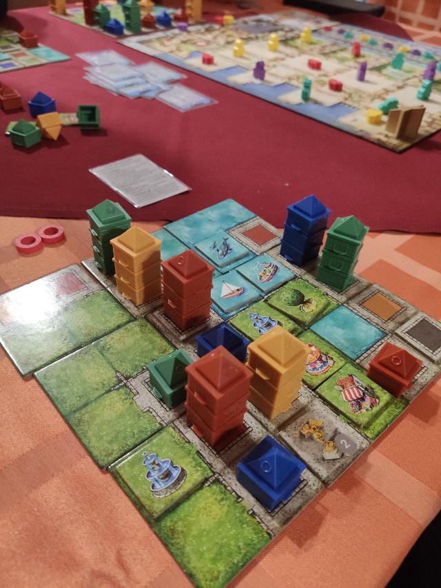 Cities på bordet, bilde av tienlevy