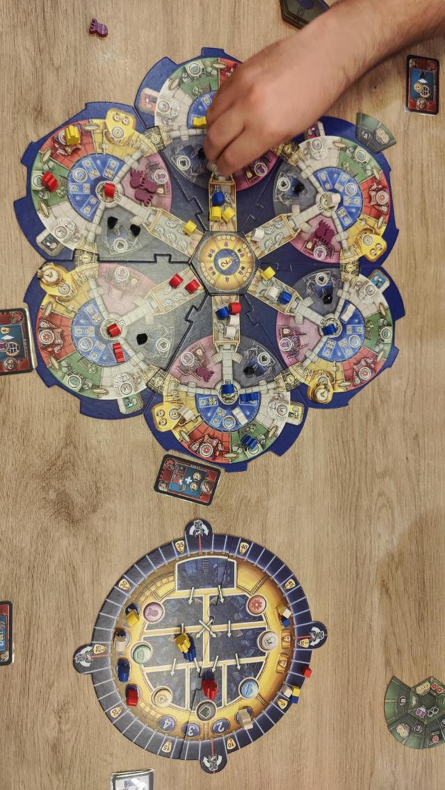 AquaSphere on the table, photo by Kabra