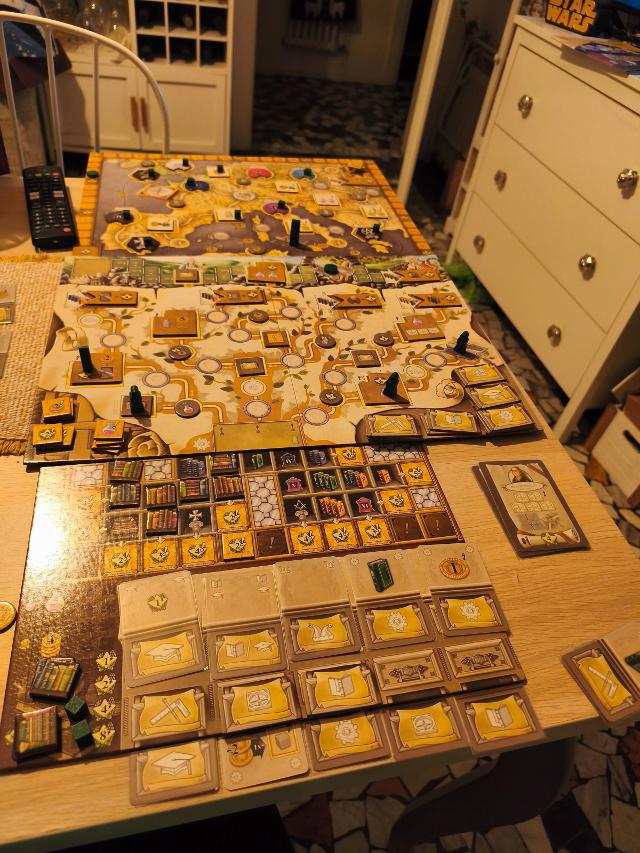 Newton & Great Discoveries on the table, photo by Alessia Celadin