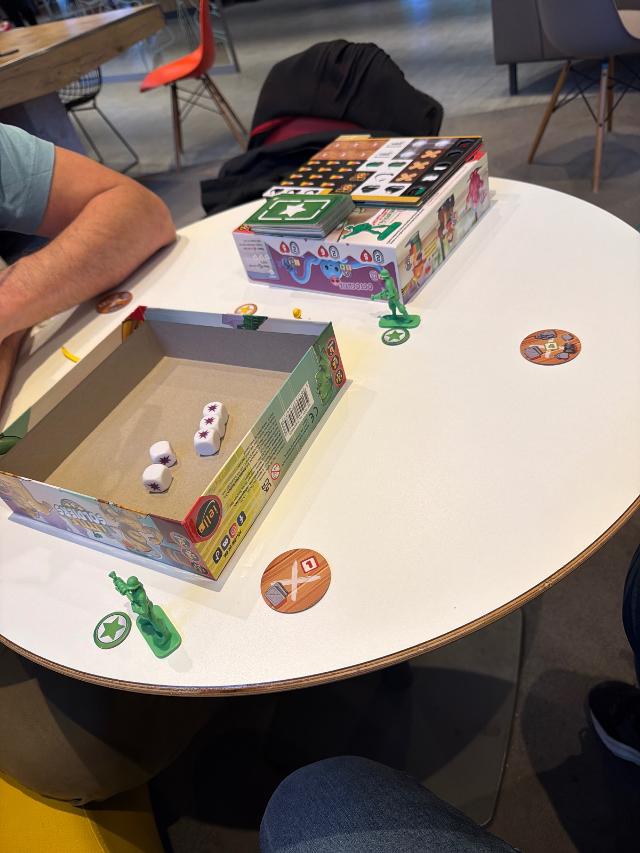 Little Soldiers on the table, photo by neogeneration