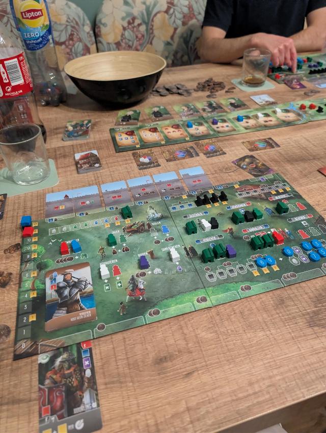 Paladins of the West Kingdom pöydällä, kuva: Jonas Van Loocke
