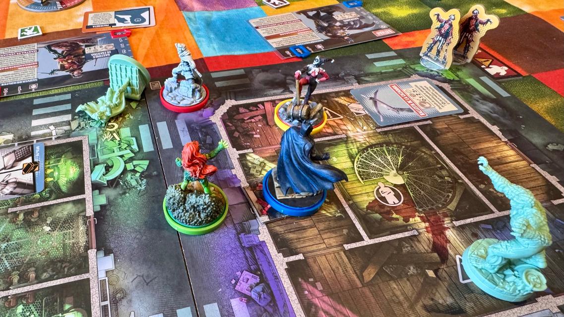 DCeased: Gotham City Outbreak på bordet, foto av Víctor N