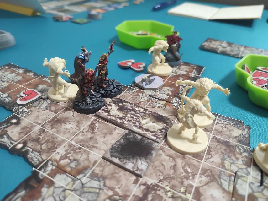 Descent: Journeys in the Dark op tafel, foto van Cainneth