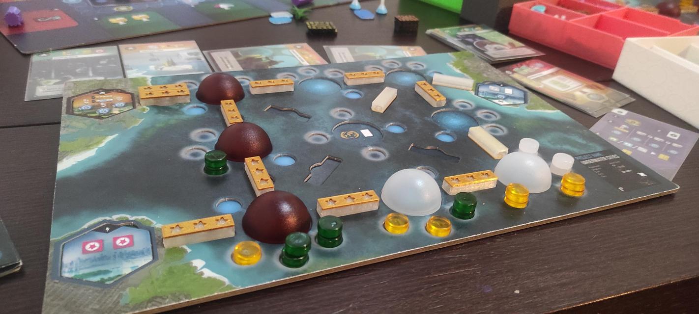 Underwater Cities on the table, photo by Pauliss