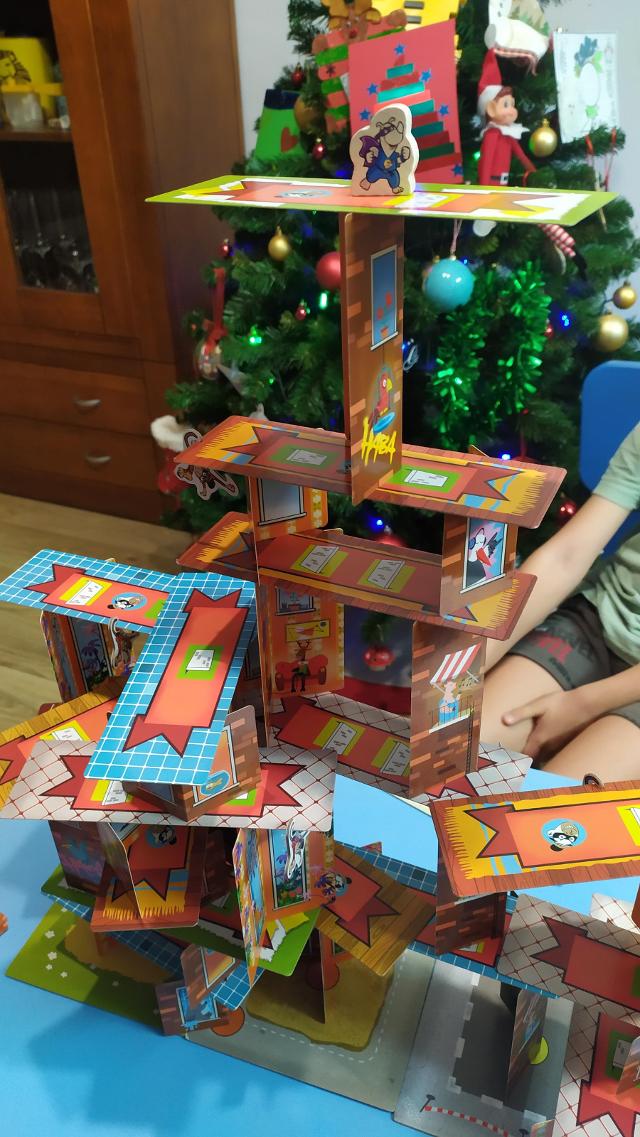 Rhino Hero: Super Battle sobre la taula, foto de Daniel