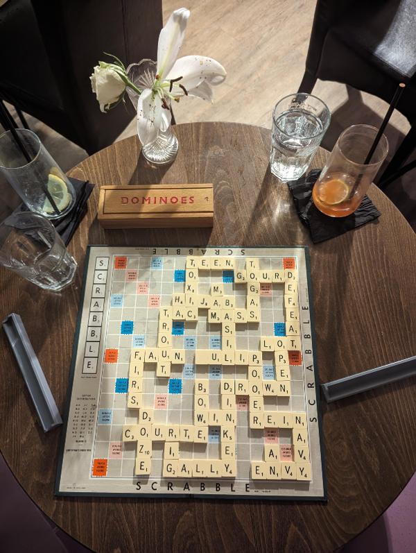 Scrabble na stole, zdjęcie: Blaine