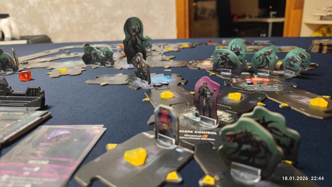 Nemesis: Retaliation pöydällä, kuva: FazerGD