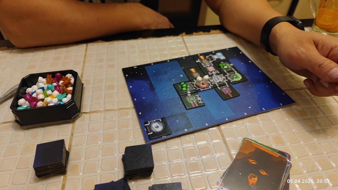 Galaxy Trucker (Second Edition) på bordet, foto af FazerGD