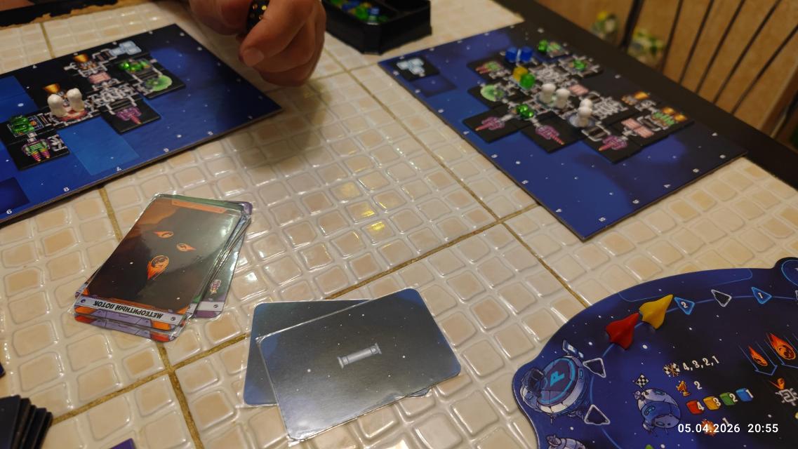 Galaxy Trucker (Second Edition) på bordet, foto af FazerGD