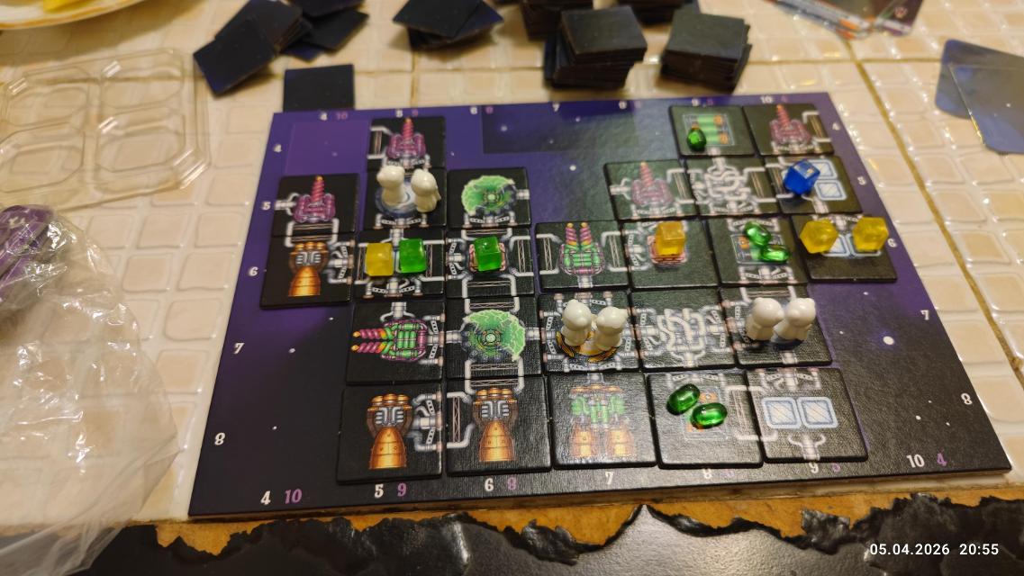 Galaxy Trucker (Second Edition) på bordet, foto af FazerGD