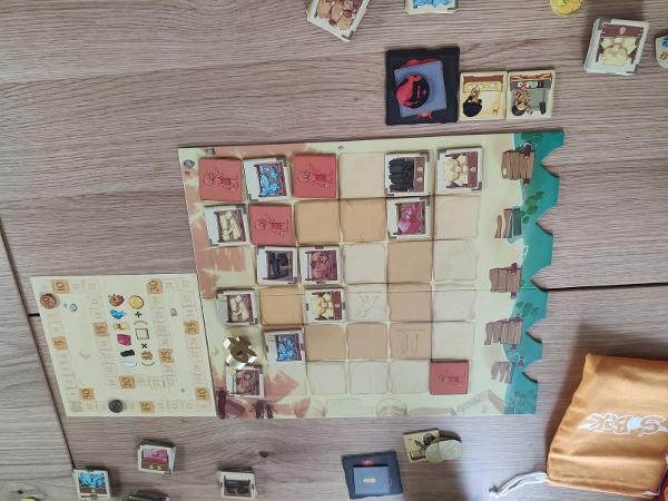 Sobek: 2 Players on the table, photo by tienlevy