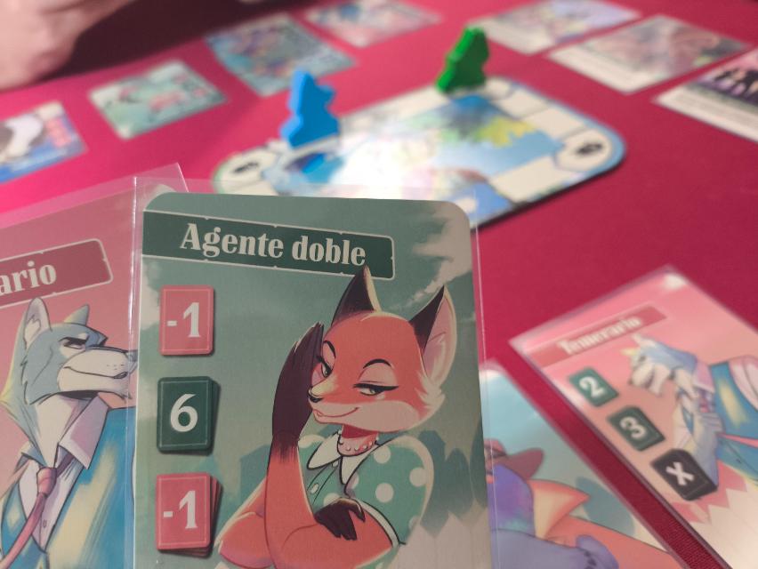Agent Avenue på bordet, foto af Heldisil