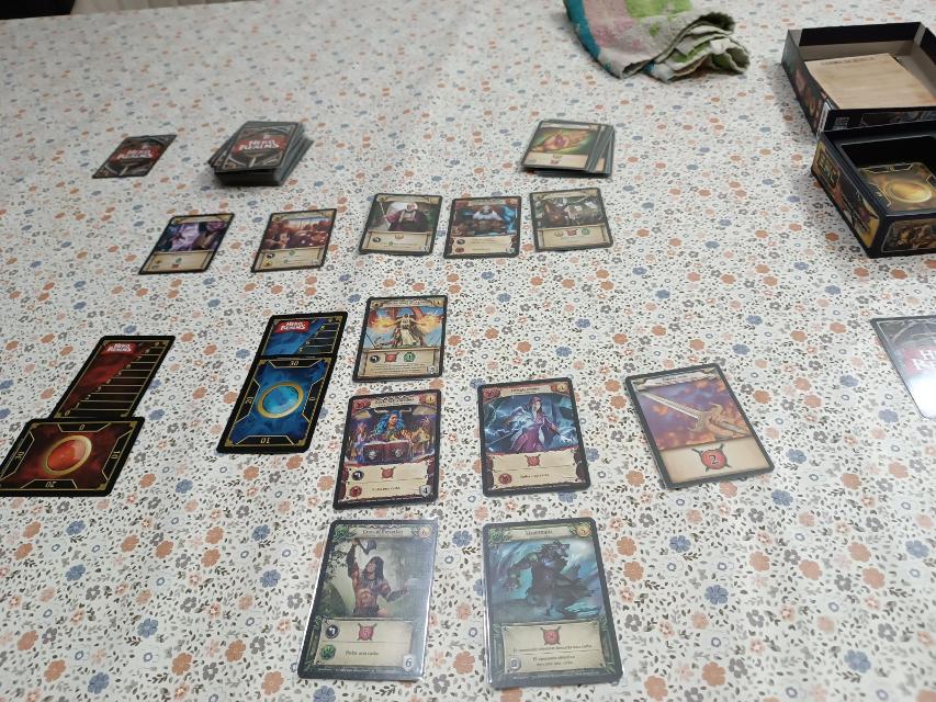 테이블 위의 Hero Realms, 사진: Viafora - Francesc