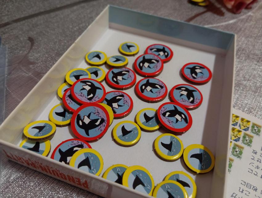 Penguin Party on the table, photo by Estepo Estepoes