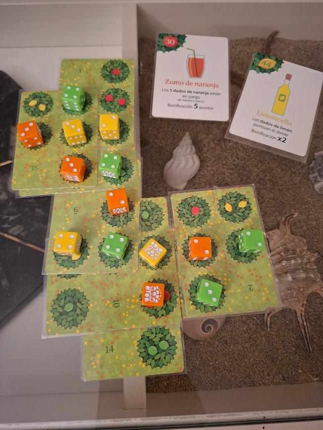 Grove: 9 card solitaire game on the table, photo by Artur Rodríguez Coma