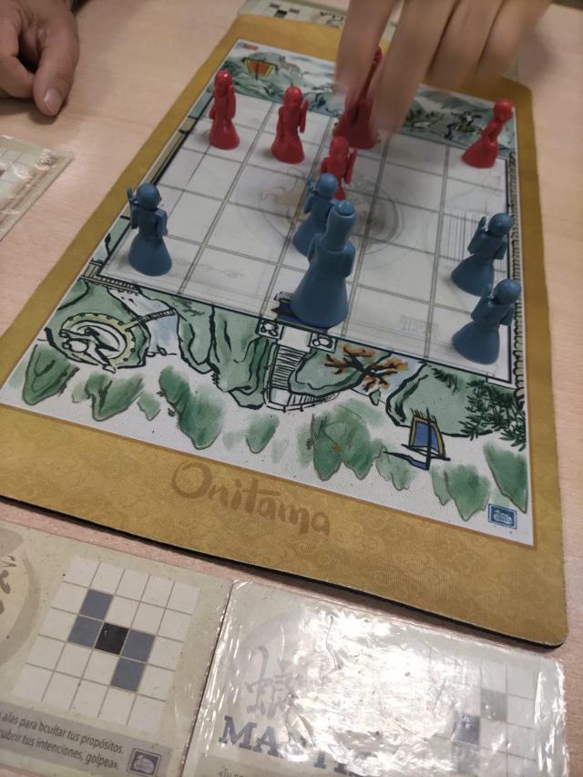 Onitama sobre la taula, foto de Amy