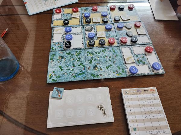 Hiroba on the table, photo by Stockiing
