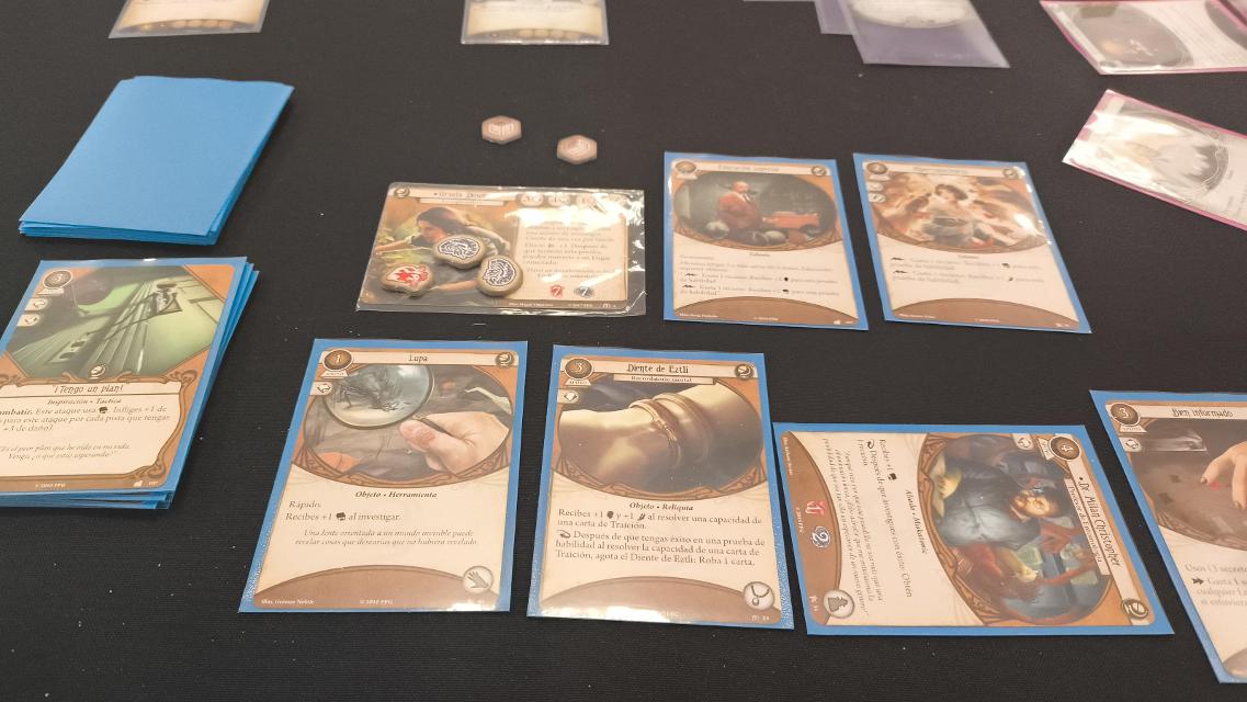 Arkham Horror: The Card Game na stole, foto: Heldisil