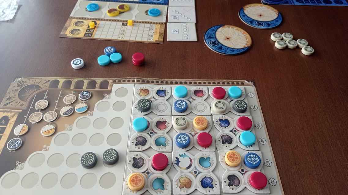 Azul Duel на масата, снимка: Carcolo