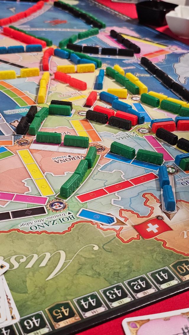 Jízdenky, prosím!: Mapové rozšíření 7 – Japonsko + Itálie na stole, foto: Gent Canaj