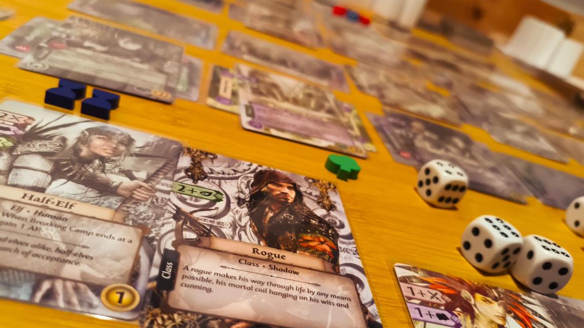 Gloom of Kilforth: A Fantasy Quest Game على الطاولة، صورة من Mochilo