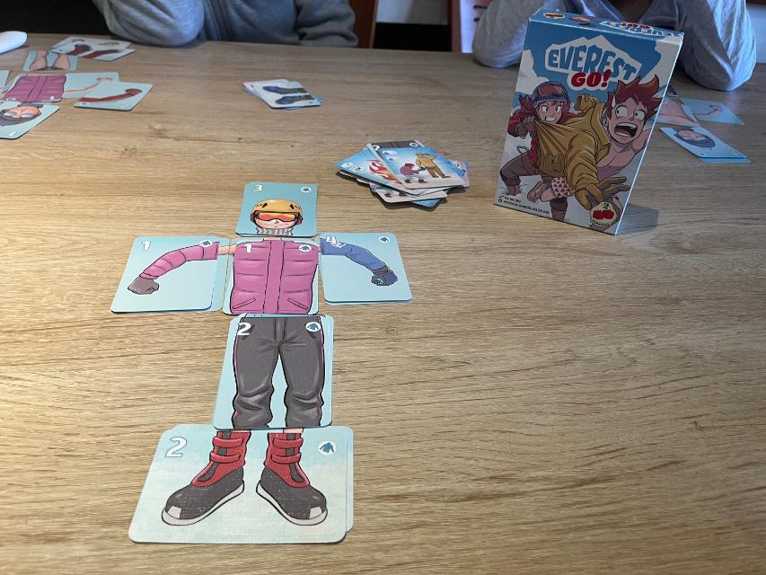 Everest Go! on the table, photo by Bruno Circulo Friki