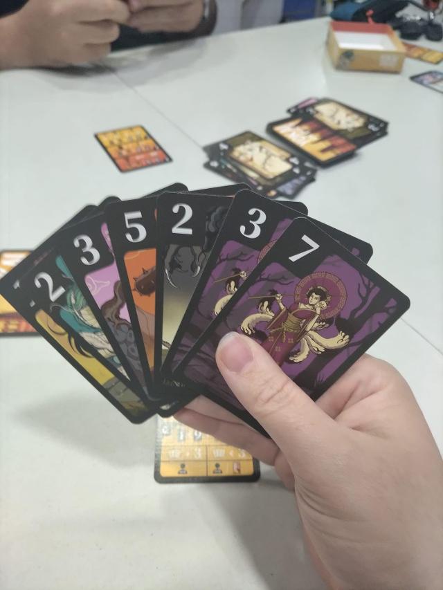 Yokai Pagoda az asztalon, fotó: Amy