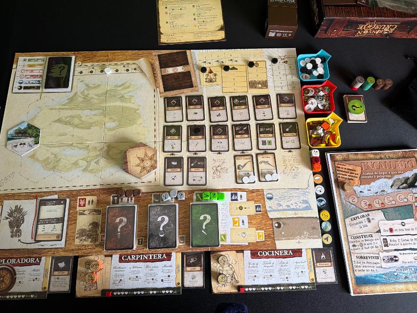 Robinson Crusoe: Aventuras na Ilha Amaldiçoada na mesa, foto de Sonia Perez