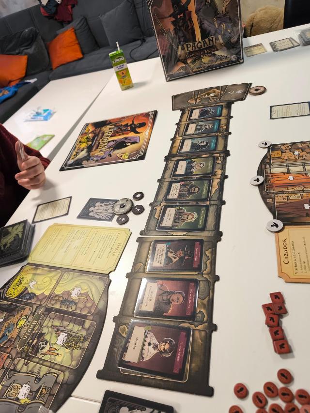 Pagan: Tajemnica Roanoke na stole, zdjęcie: Oconnel