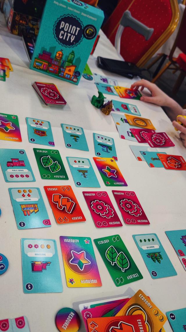 Point City op tafel, foto van thisisaspace