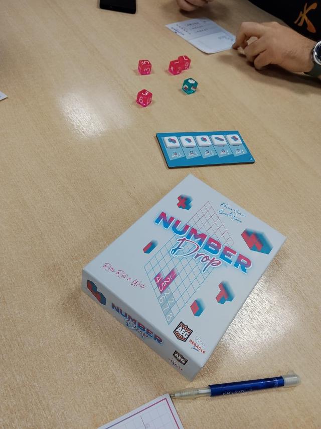 Number Drop sobre la taula, foto de Amy