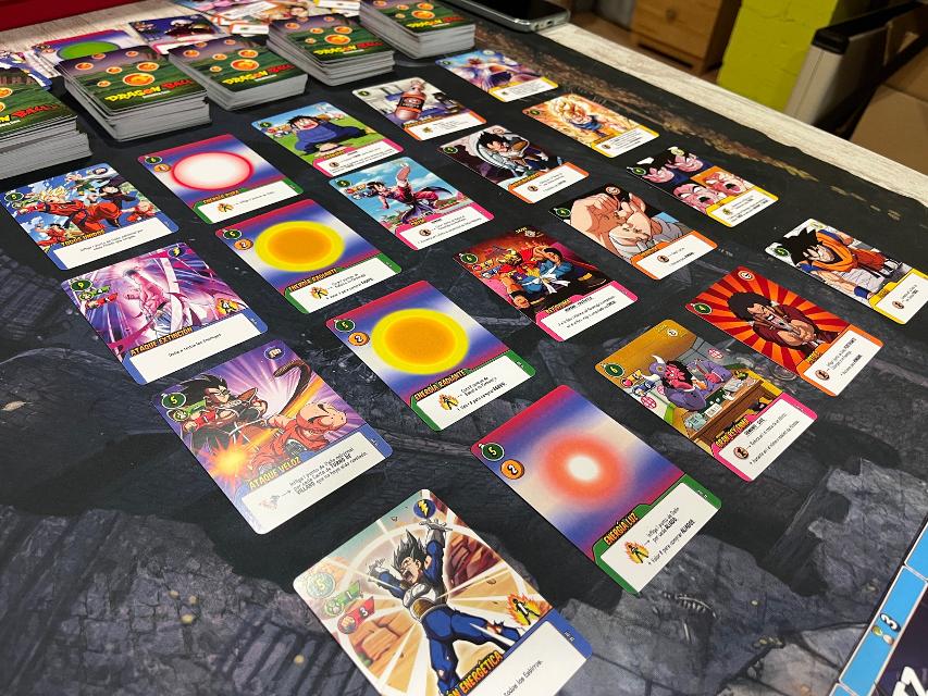 Dragon Ball: Deckbuilding Game sobre la taula, foto de Bruno Circulo Friki