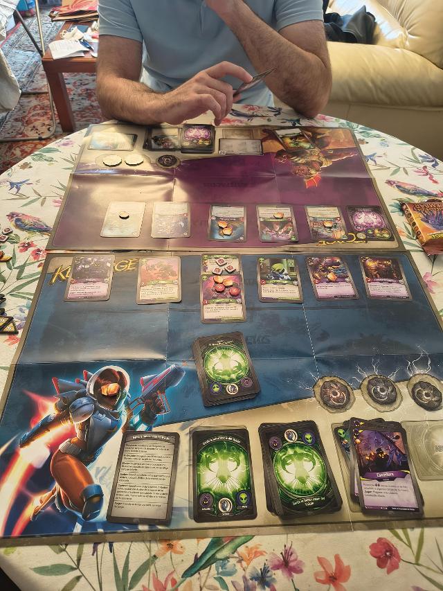 KeyForge: Zderzenie Światów na stole, zdjęcie: Brutal