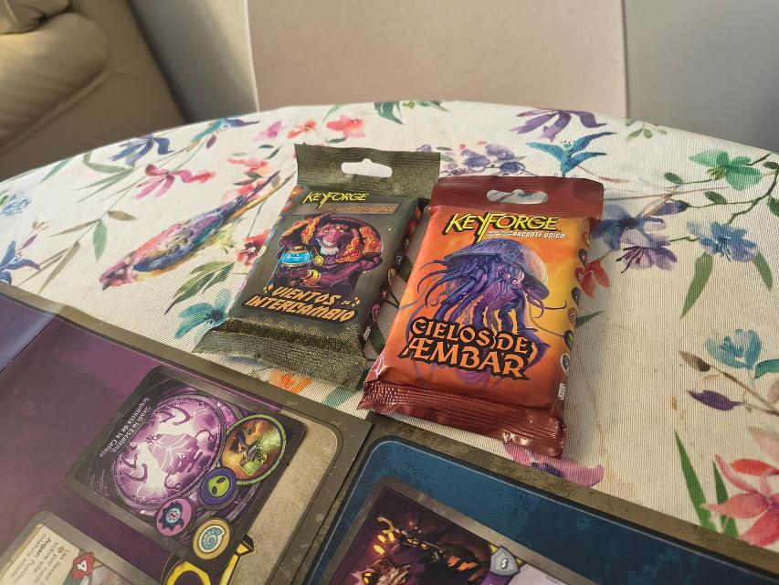 KeyForge: Zderzenie Światów na stole, zdjęcie: Brutal