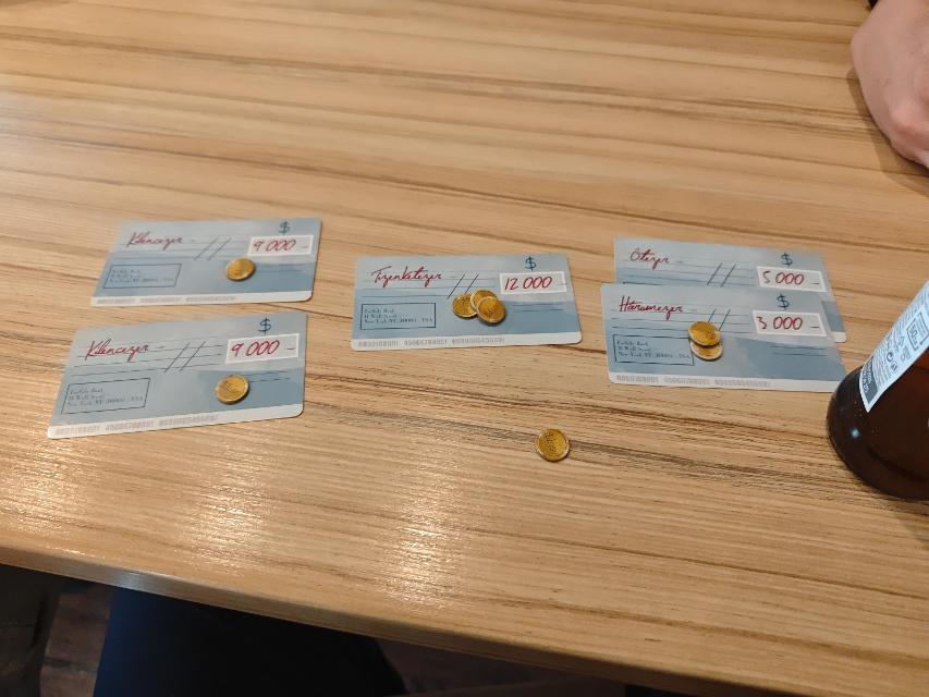 For Sale on the table, photo by tienlevy