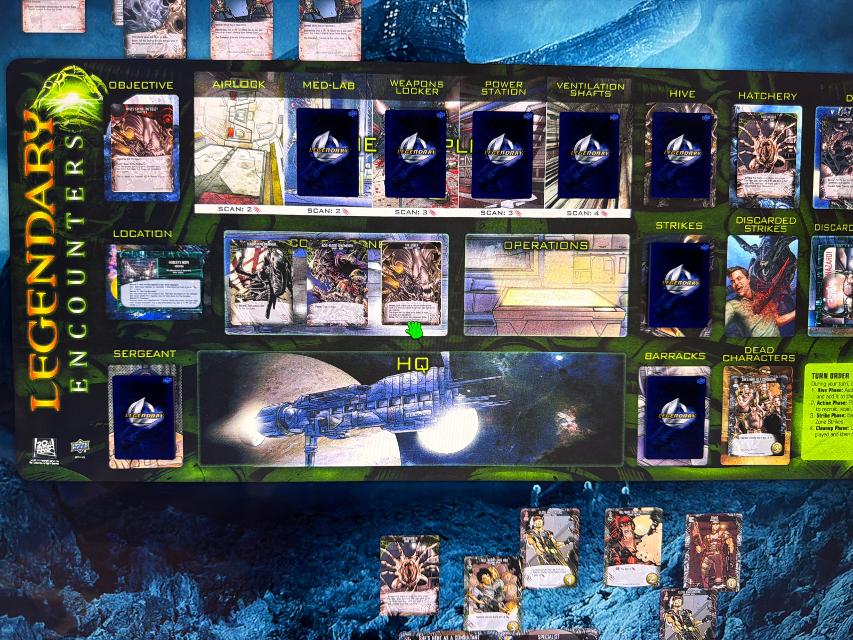 Legendary Encounters: An Alien Deck Building Game pe masă, fotografie de neogeneration
