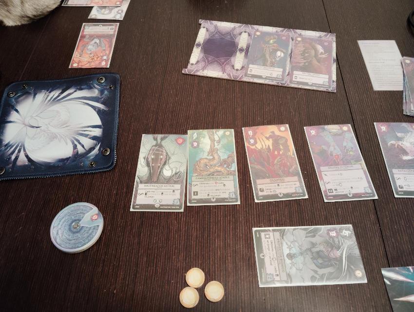 Etherstone sobre la mesa, foto de Juniss