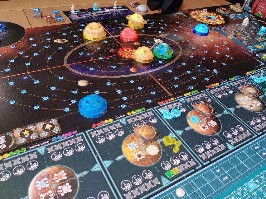 Starship Interstellar on the table, photo by carlos11tgn