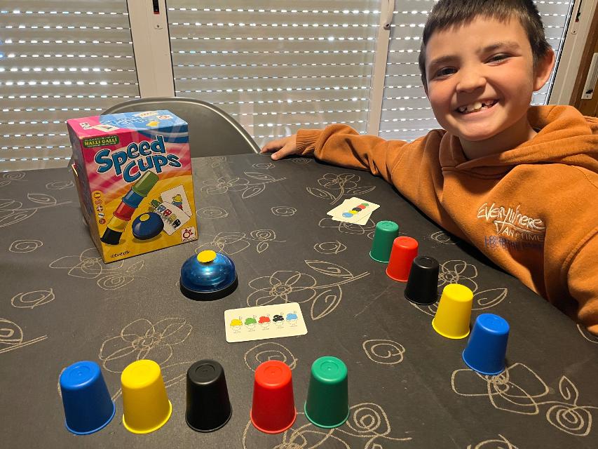 Stapelgekke Speed Cups 2 op tafel, foto van Bruno Circulo Friki