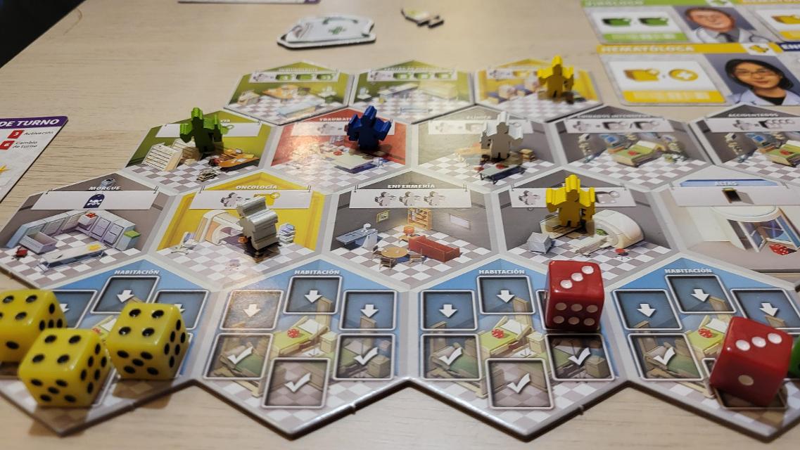 Dice Hospital pöydällä, kuva: Borja Giner