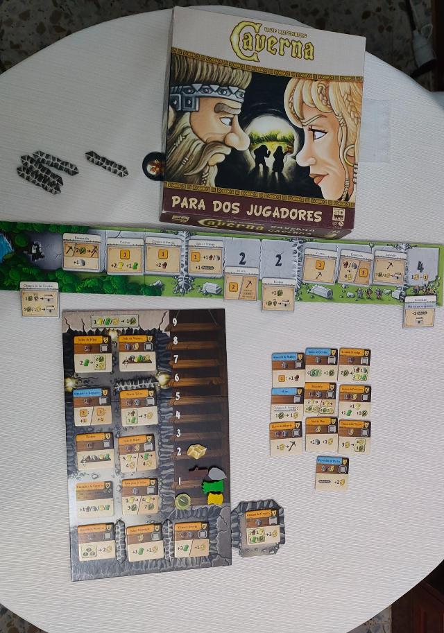 Caverna: Cave vs Cave on the table, photo by Carlos PC