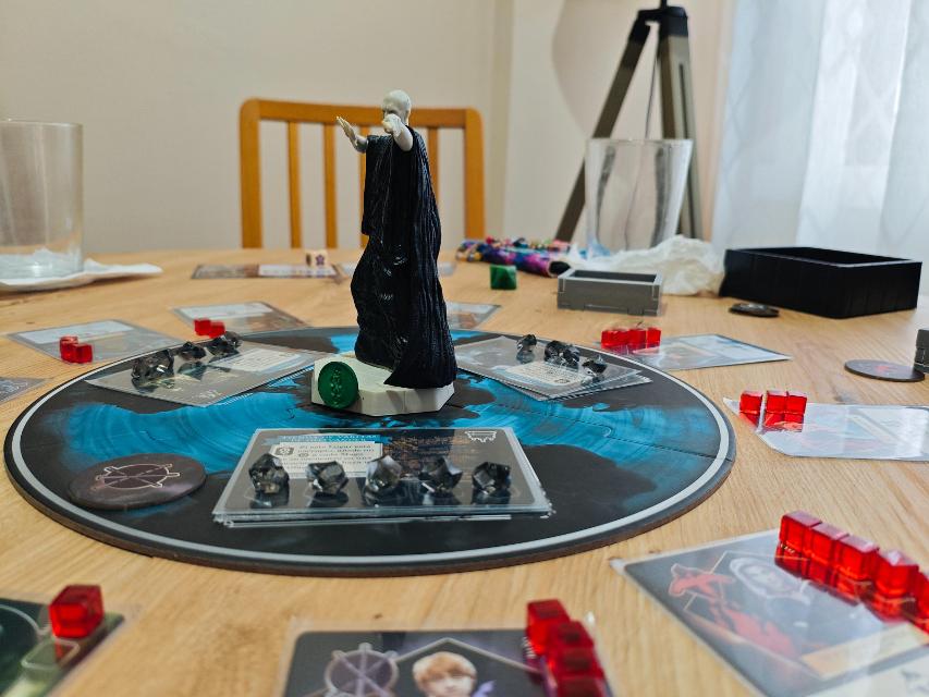 Harry Potter: Death Eaters Rising на столе, фото: Adrian